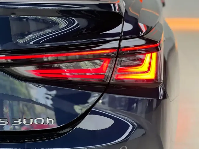 Lexus ES — Фото автомобиля 18