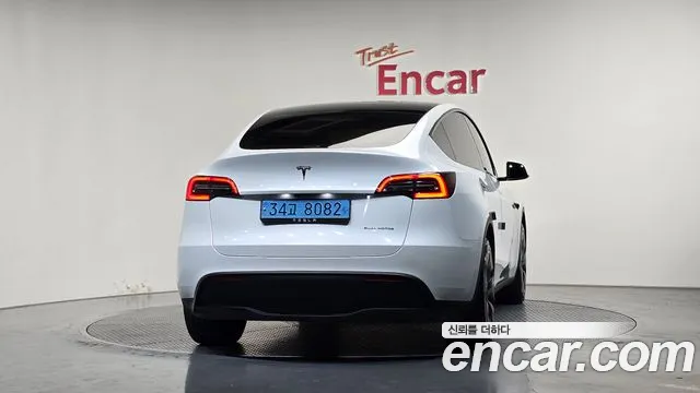 Tesla Model Y — Фото автомобиля 3