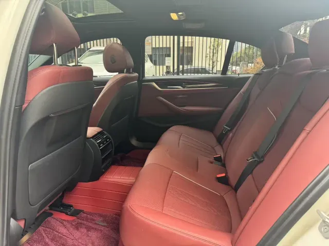 BMW 5 Series — Фото автомобиля 7