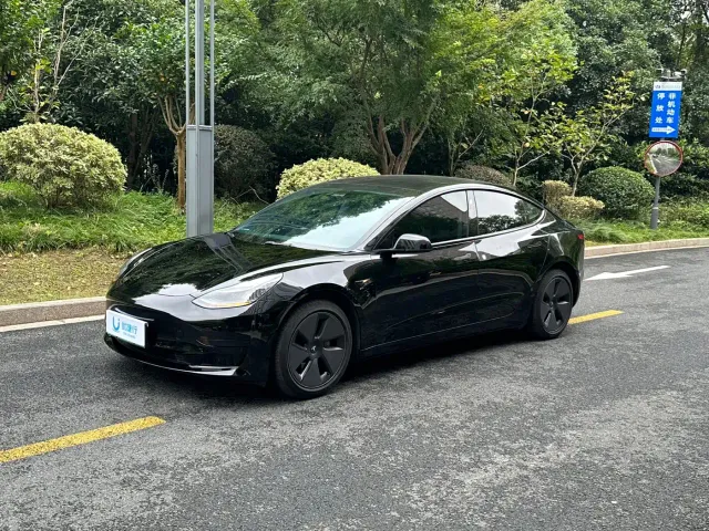 Фотография автомобиля — Tesla Model 3