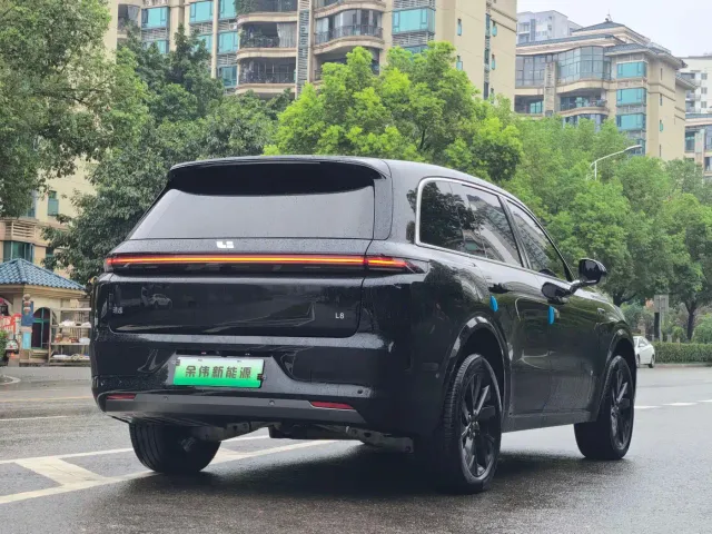 Li Auto L8 — Фото автомобиля 13