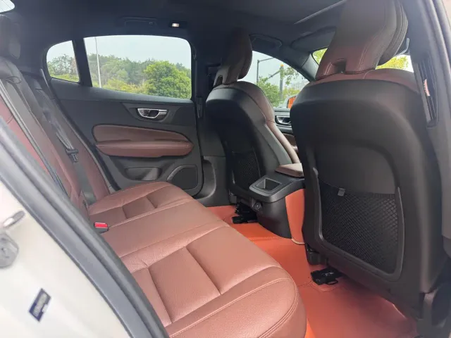 Volvo S60 — Фото автомобиля 6