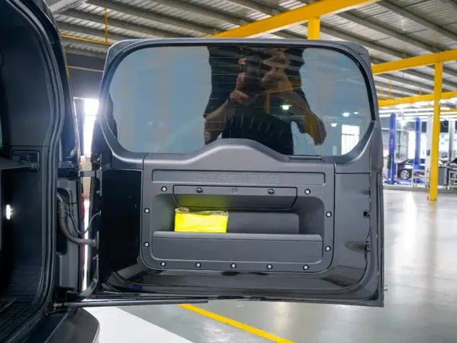 Land Rover Defender — Фото автомобиля 30