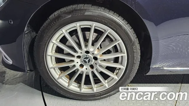 Mercedes-Benz E-Class — Фото автомобиля 5