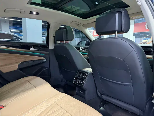 Volkswagen Passat — Фото автомобиля 7