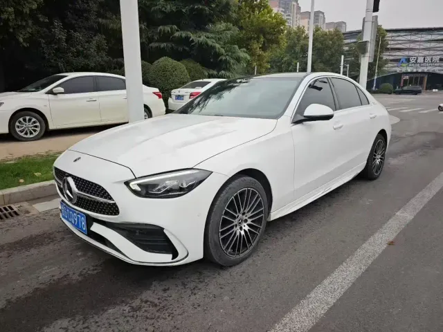 Фотография автомобиля — Mercedes-Benz C-Class