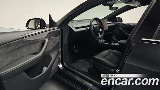 Tesla Model Y — Фото автомобиля 9