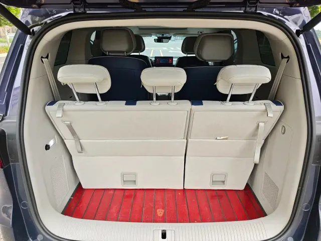 Roewe iMAX8 — Фото автомобиля 10