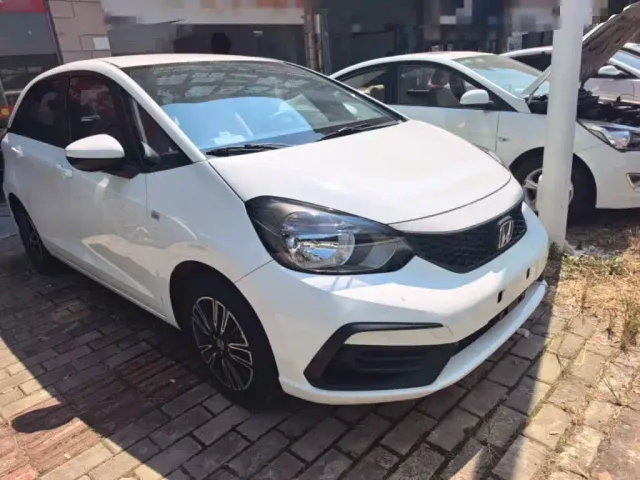 Honda Fit — Фото автомобиля 3