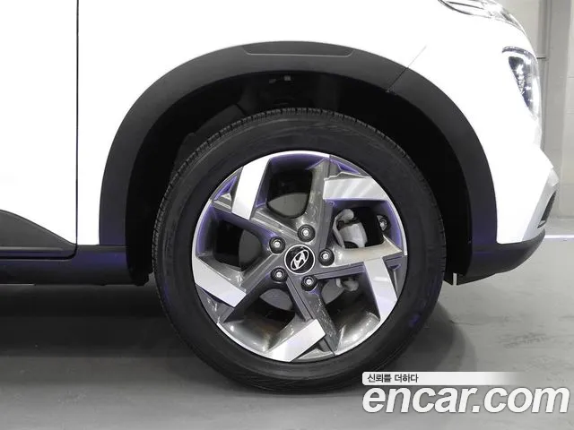 Hyundai Venue — Фото автомобиля 3