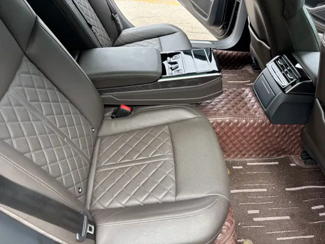 Audi A8 — Фото автомобиля 8