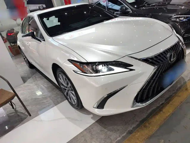 Lexus ES — Фото автомобиля 21