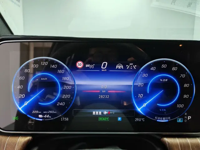 Mercedes-Benz EQE SUV — Фото автомобиля 8