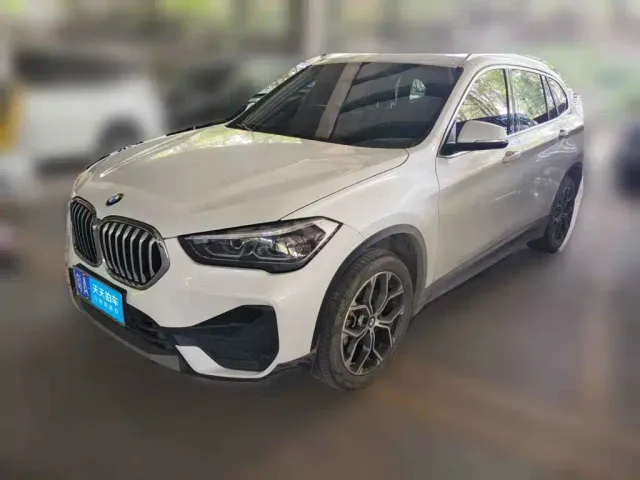 Фотография автомобиля — BMW X1