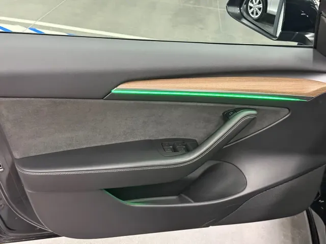 Tesla Model 3 — Фото автомобиля 6