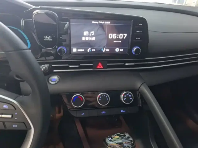 Hyundai Elantra — Фото автомобиля 12
