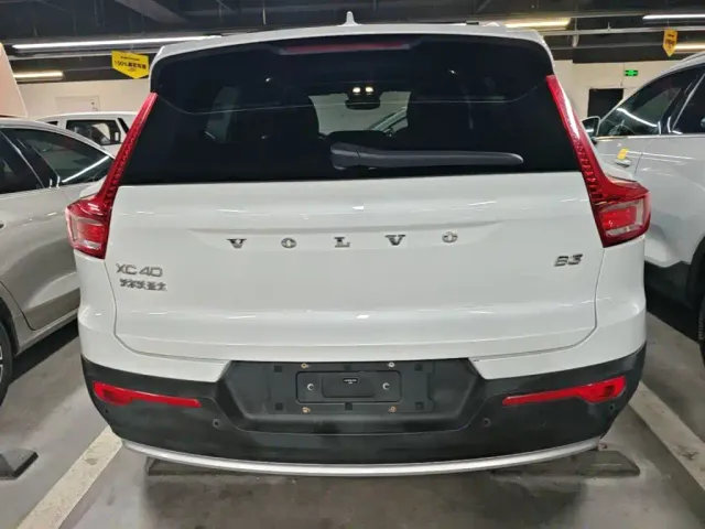 Volvo XC40 — Фото автомобиля 5