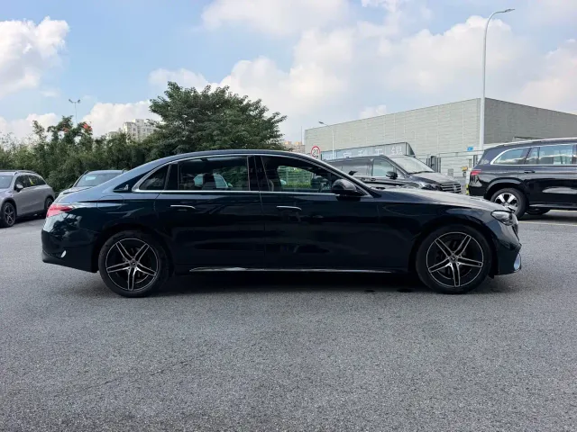 Mercedes-Benz E-Class — Фото автомобиля 9