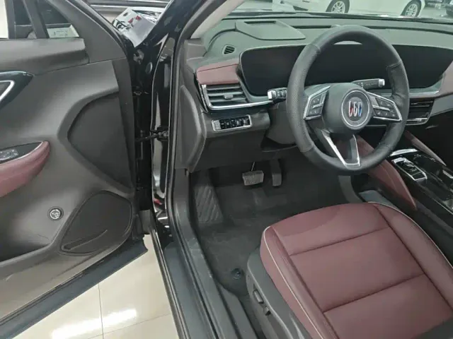 Buick Envision Plus — Фото автомобиля 15
