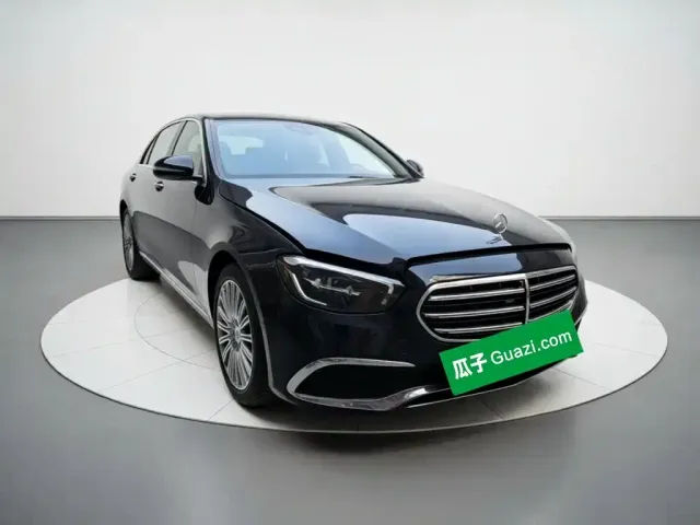 Mercedes-Benz E-Class — Фото автомобиля 3