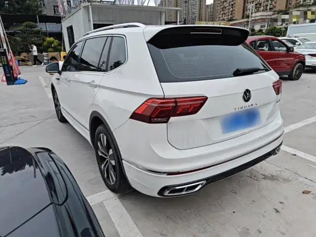Volkswagen Tiguan L — Фото автомобиля 4