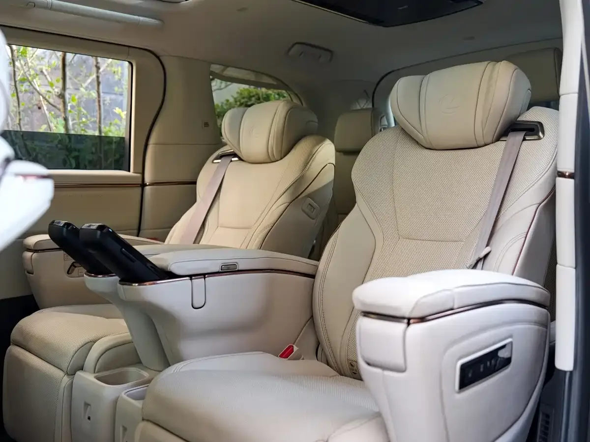 Lexus Lexus LM 2025 Model 500h Six-Seater Prestige Edition — Фото автомобиля 16