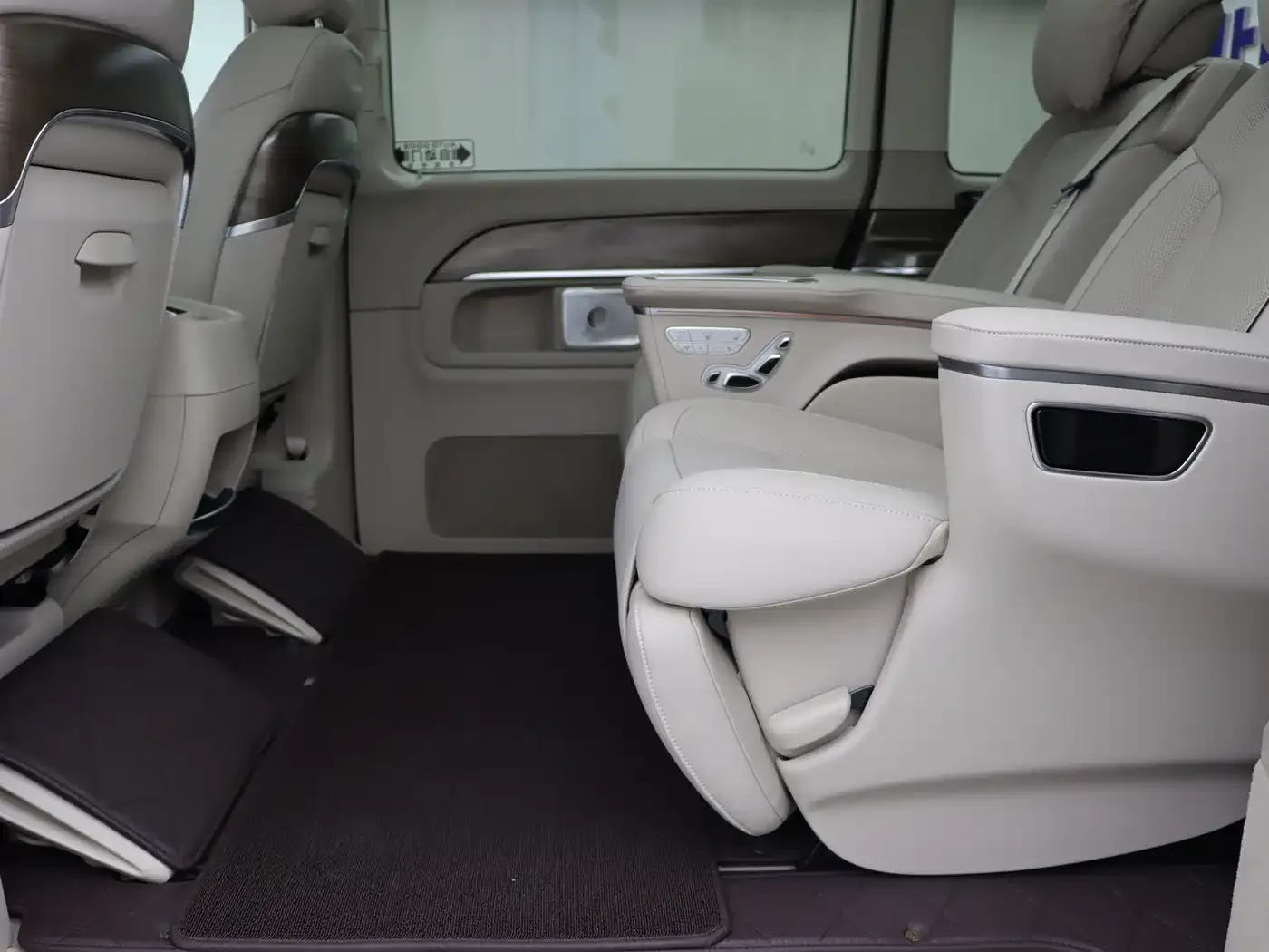 Mercedes-Benz Mercedes-Benz V-Class 2022 V 260 L Long Wheelbase Luxury Edition — Фото автомобиля 14