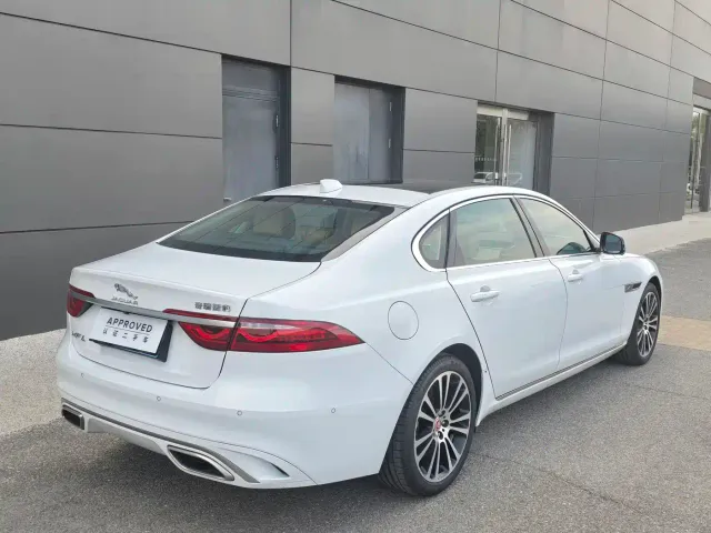 Jaguar XFL — Фото автомобиля 6