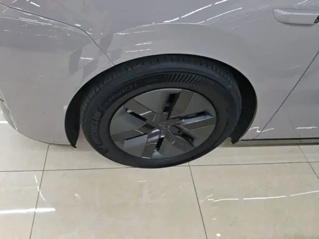 Li Auto MEGA — Фото автомобиля 22
