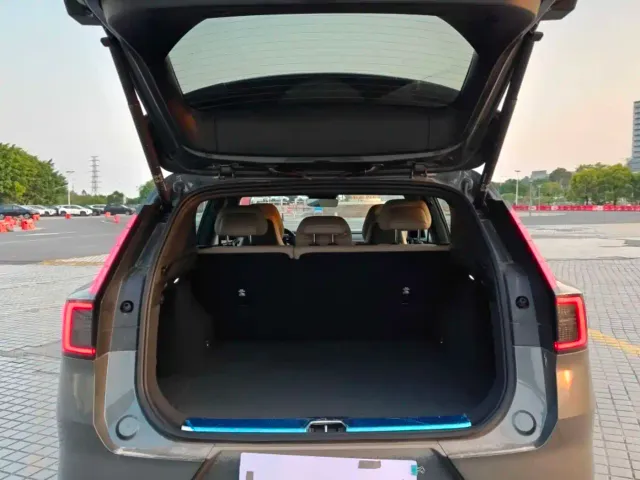 Volvo XC70 Plug-in Hybrid — Фото автомобиля 7