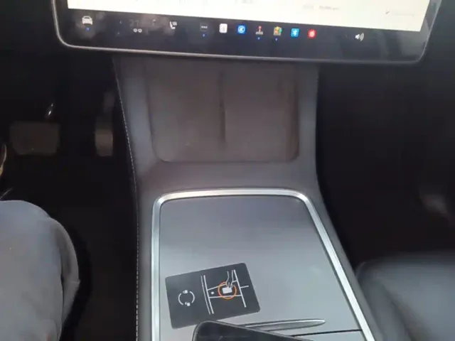 Tesla Model Y — Фото автомобиля 13