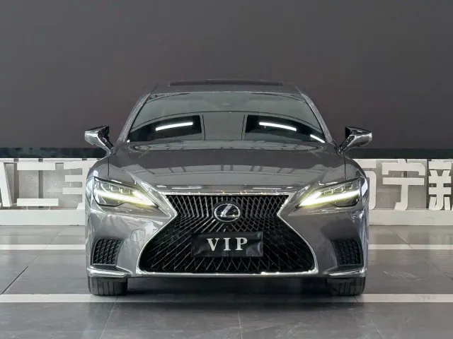 Lexus LS — Фото автомобиля 2