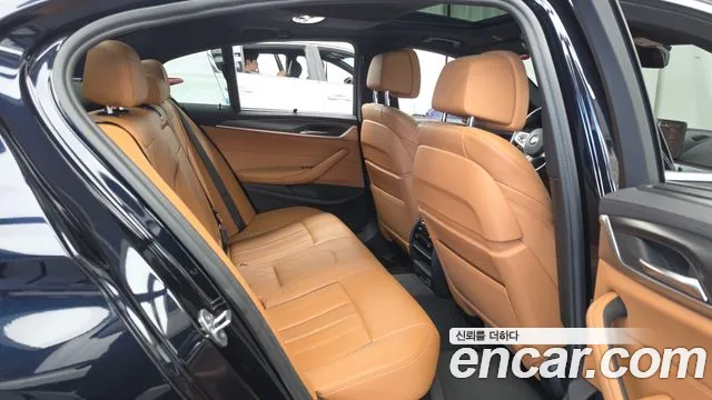 BMW 5 Series G30 — Фото автомобиля 12