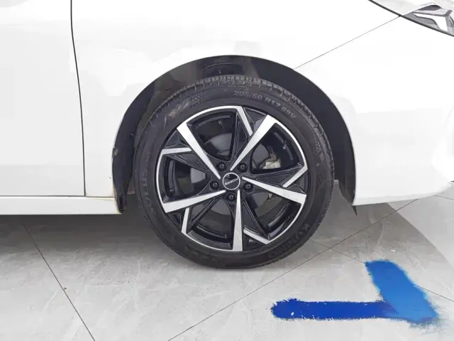 Roewe i5 — Фото автомобиля 6
