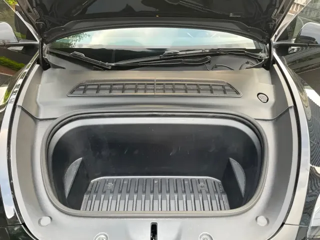 Tesla Model Y — Фото автомобиля 20