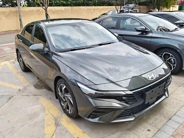 Hyundai Elantra — Фото автомобиля 3