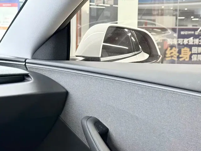 Tesla Model 3 — Фото автомобиля 9
