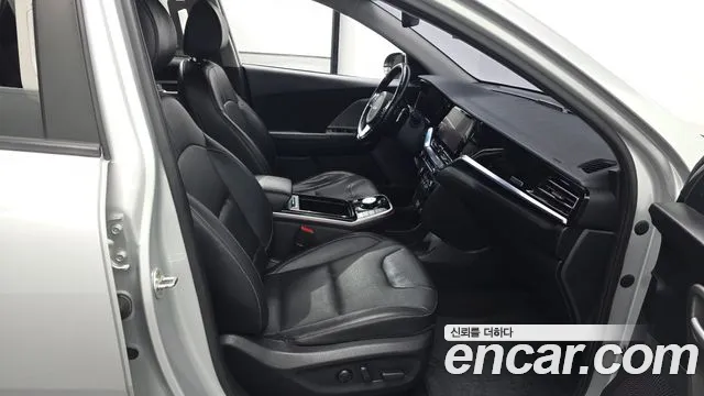 Kia Niro — Фото автомобиля 17