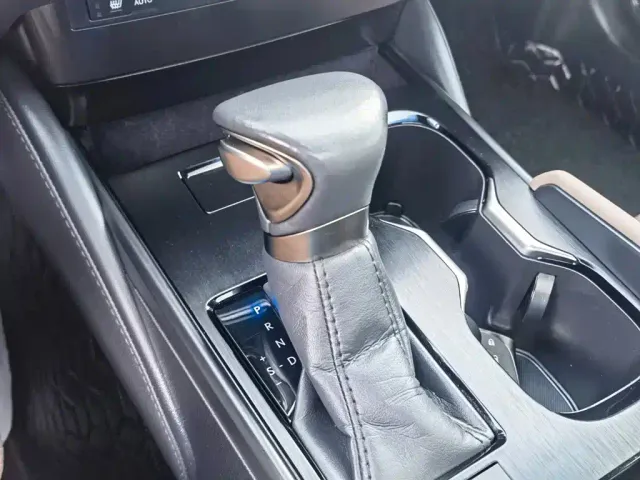 Lexus ES — Фото автомобиля 12