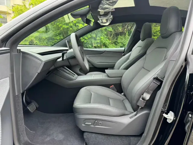 Tesla Model Y — Фото автомобиля 10