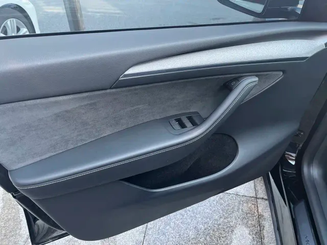 Tesla Model Y — Фото автомобиля 4
