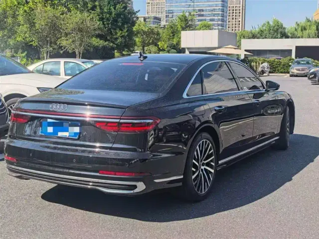 Audi A8 — Фото автомобиля 5