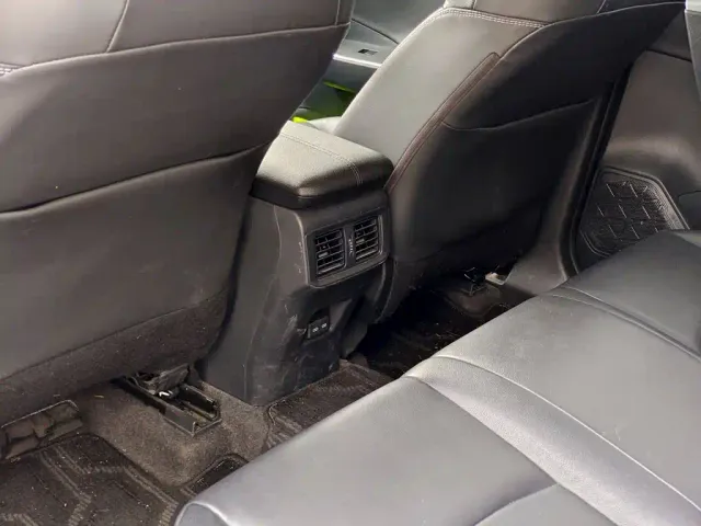 Toyota RAV4 — Фото автомобиля 9