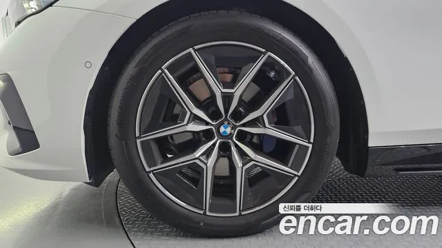 BMW 5 Series G60 — Фото автомобиля 5