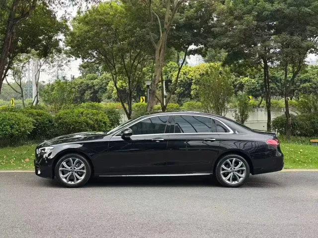 Mercedes-Benz E-Class — Фото автомобиля 5