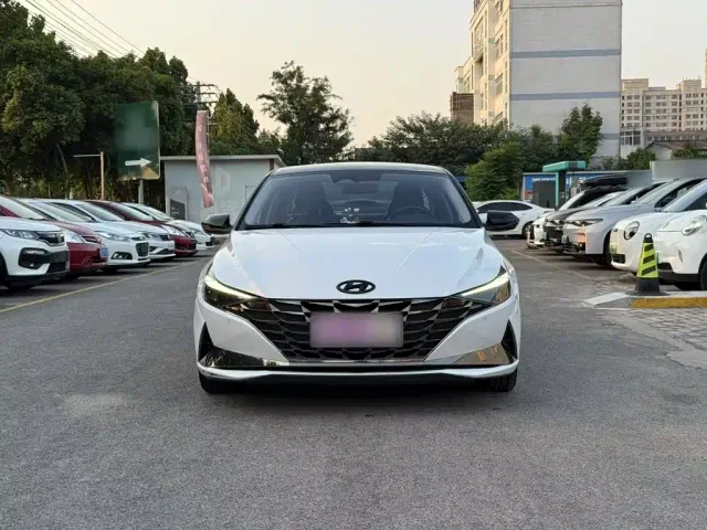 Hyundai Elantra — Фото автомобиля 2