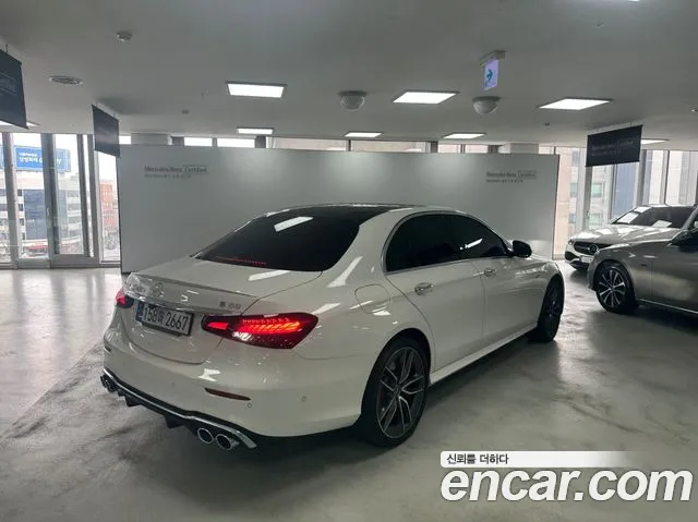 Mercedes-Benz E-Class — Фото автомобиля 2