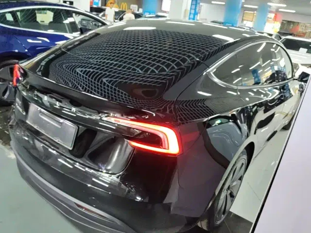 Tesla Model 3 — Фото автомобиля 6