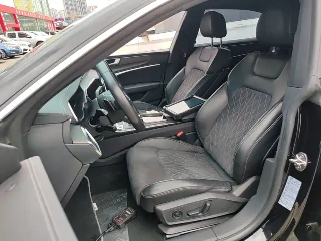 Audi A7L — Фото автомобиля 14