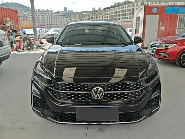 Volkswagen Passat — Фото автомобиля 2